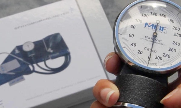 So finden Sie die Seriennummer
Ihres Blutdruckmessgerätes - Offizielle Website von MDF Instruments Germany